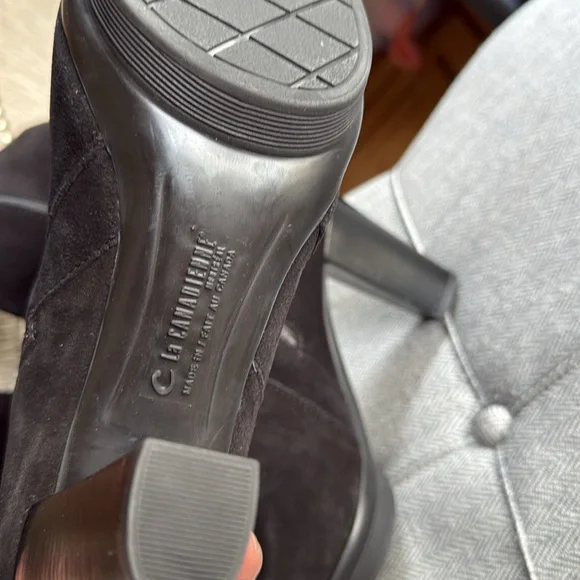 La Canadienne Elegant Black Knee-High Women's Boots - Picture 9 of 10